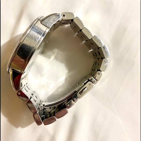 Watch! - Picture 2 of 6